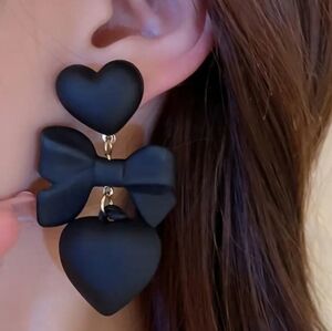 Black Heart Bow Dangle Earrings